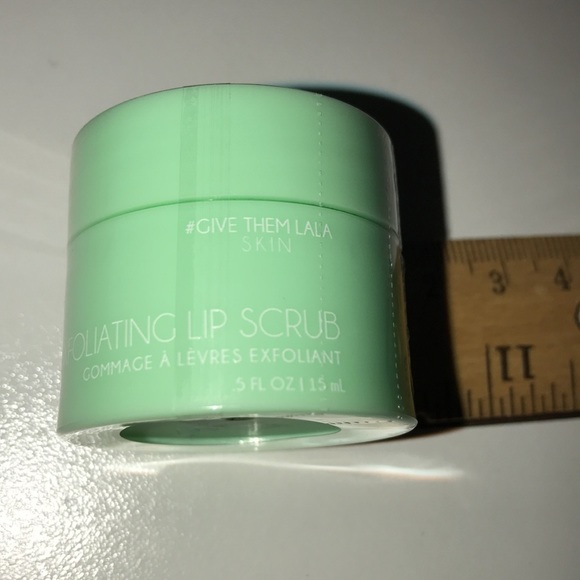 Give Them Lala Sugar Lips Exfoliating Lip Scrub - Picture 2 of 4